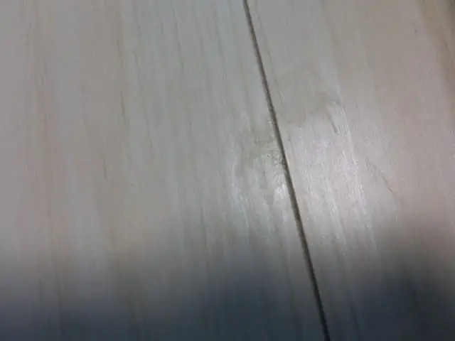 フローリングの小さな傷を補修した後の状態