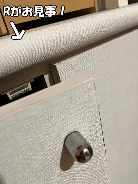 R部分の仕上げがお見事です。きれいに壁紙が仕上がっています。