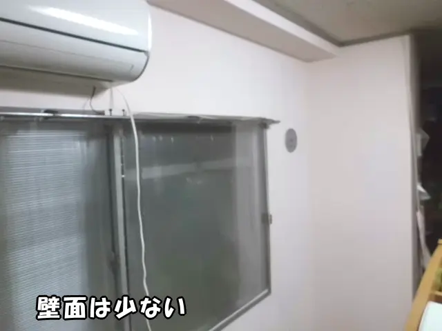 「見えるところだけ」壁紙を貼り替えた部屋の様子別アングル